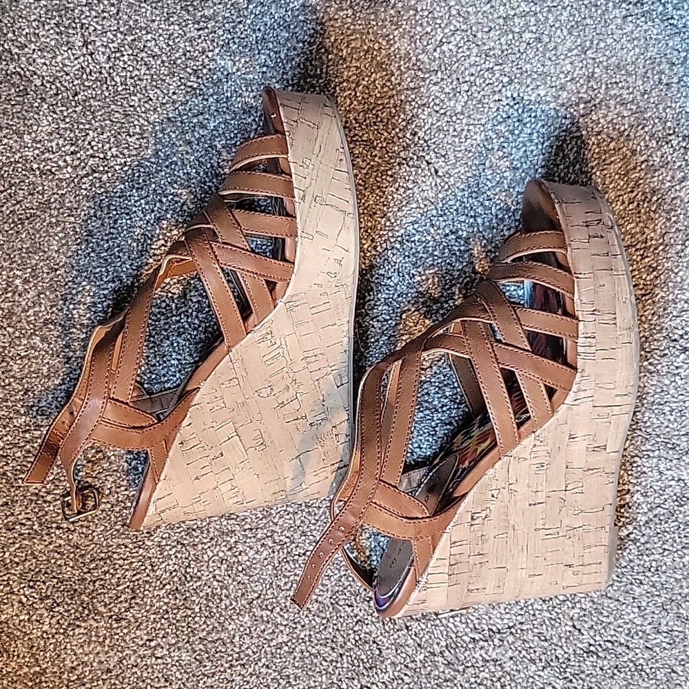 SIZE 8.5: Madden Girl Enroll Tan Wedges